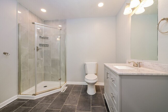 Building Photo - 3 BR / 2.5BA | Updated Single Family Home | 2-Car Garage Parking | Private backyard!