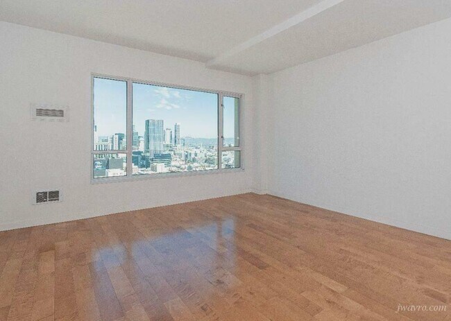 Building Photo - 1160 Mission St