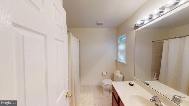 Building Photo - 206 Concord Pl
