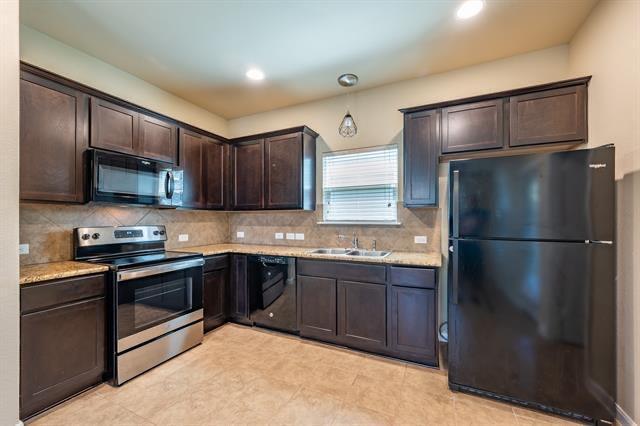 Building Photo - 939 Alamo Plaza Dr