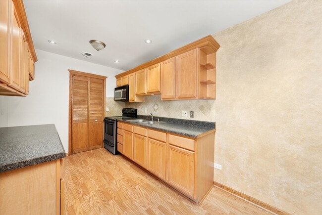 Building Photo - 5721 Circle Dr