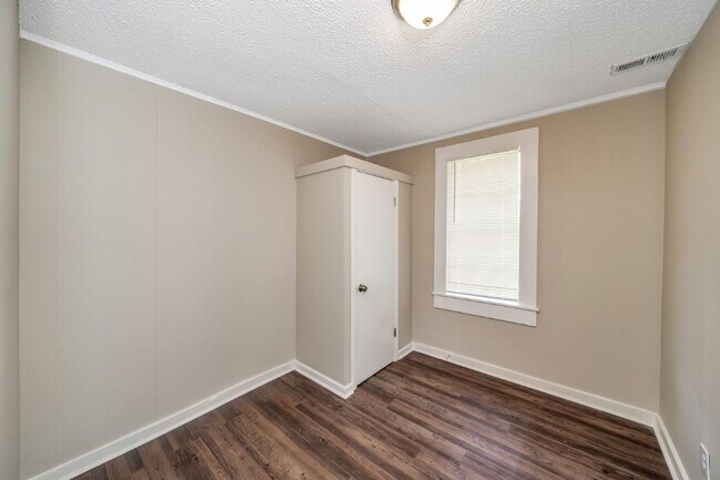 Building Photo - RARE 4BR Bessemer Beauty – Huge Space, Modern Updates & Low Move-In Costs!