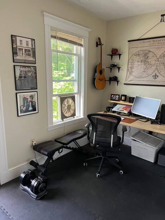 Building Photo - 66 Wren St