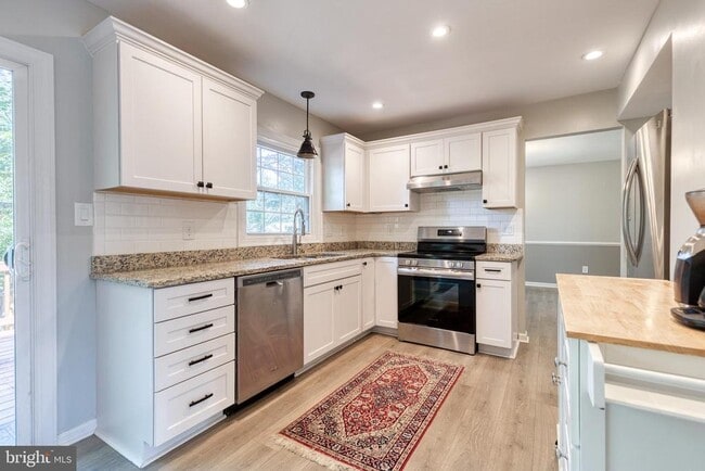 Building Photo - 7904 Severn Hills Way