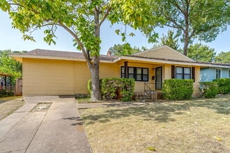 Building Photo - Well maintained 3 bedroom home in 76107