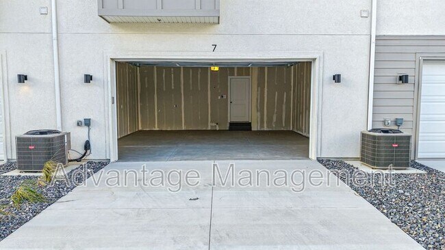 Building Photo - 7 S Moonlit Rd