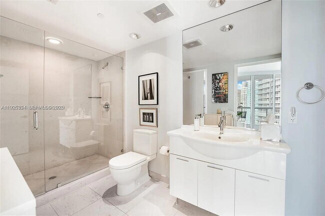 Building Photo - 495 Brickell Ave