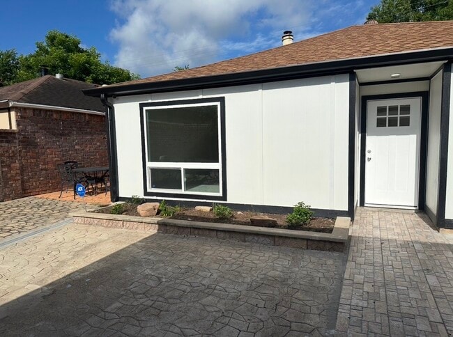 Building Photo - 13043 Bacard Ln