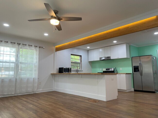 Building Photo - 2/1 Beach Bungalow in Biloxi