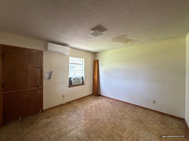 Primary Photo - "Charming 1-Bedroom Retreat with Gleaming ...