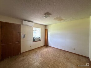 Building Photo - "Charming 1-Bedroom Retreat with Gleaming ...