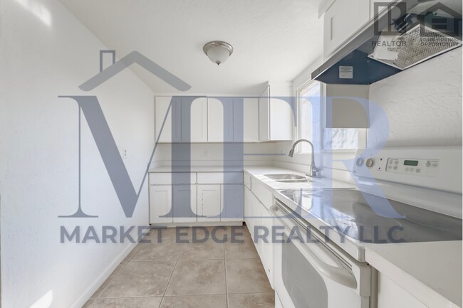 Building Photo - 2Bed/1Bath Home AZ-51/Thomas Rd! $199 MOVE-IN SPECIAL! Ready for Immediate Move-In!