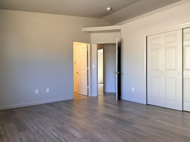 Building Photo - 520 St Teresa Ct