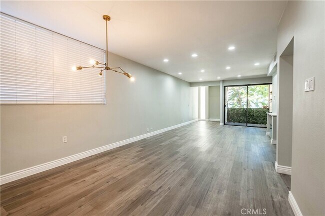 Building Photo - 1305 N Columbus Ave