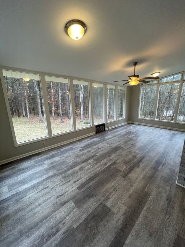 Building Photo - Executive Rental in Horseleg Creek- $3,295