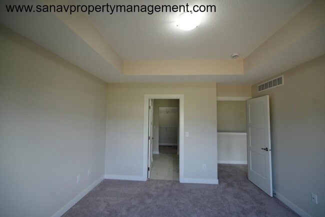 Building Photo - Family-Friendly Ranch Home with 3 Car Gara...