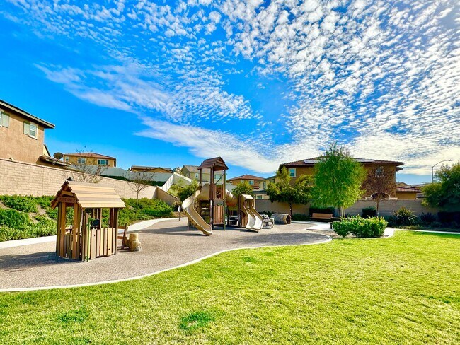 Building Photo - Lovely Two Story Home in the Newer Communi...