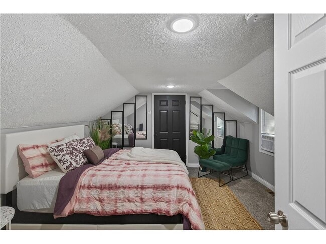 Building Photo - 884 Westminster St