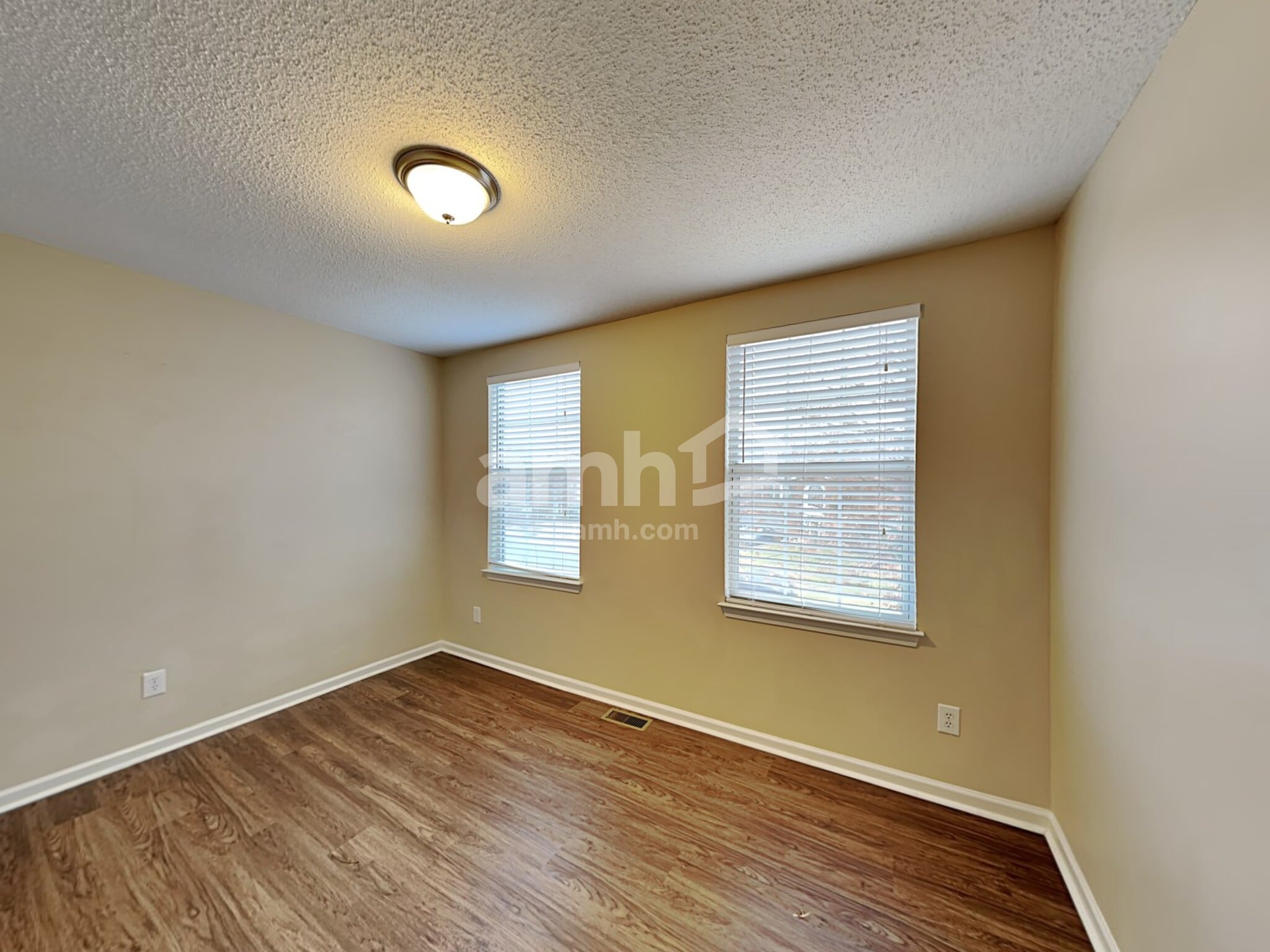 Building Photo - 4010 Logan Cir