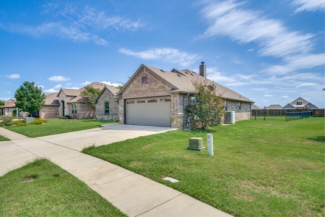 Building Photo - 302 Oar Wood Dr