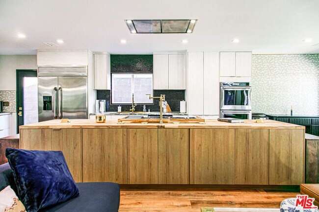 Building Photo - 5604 Shenandoah Ave