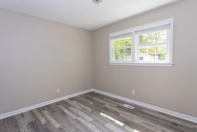 Building Photo - Welcome to this beautiful newly renovated 3-bedroom brick ranch!