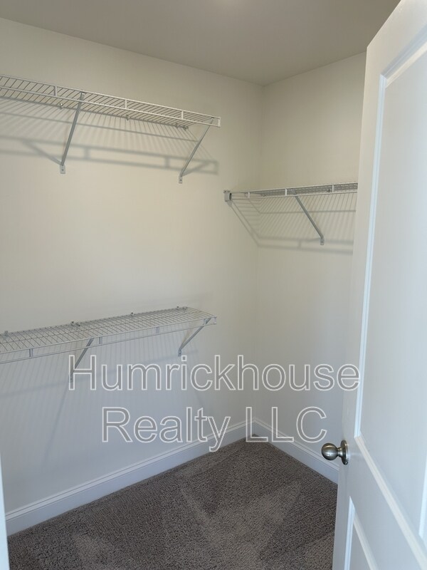 Building Photo - 1027 S Point Rd