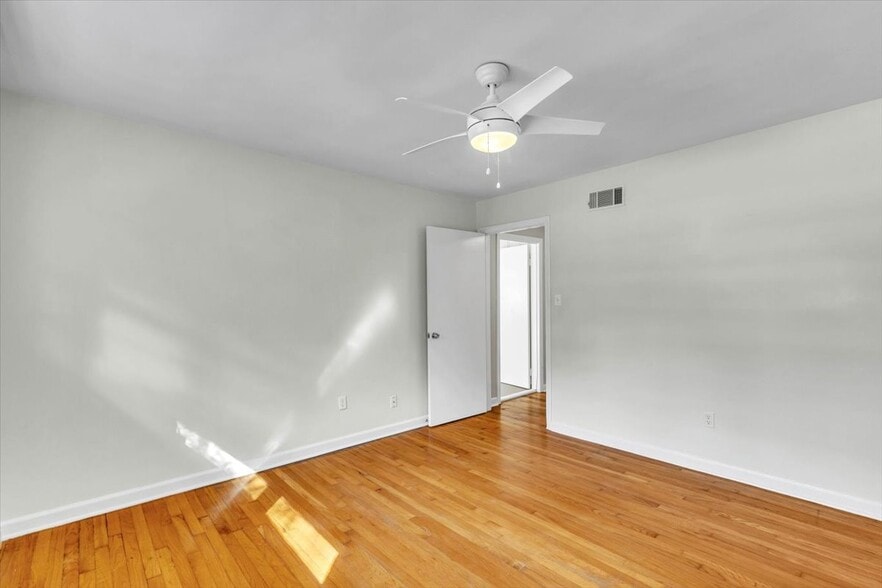 Building Photo - 317 Kensington Dr