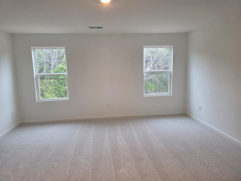 Building Photo - 528 Venetian Dr