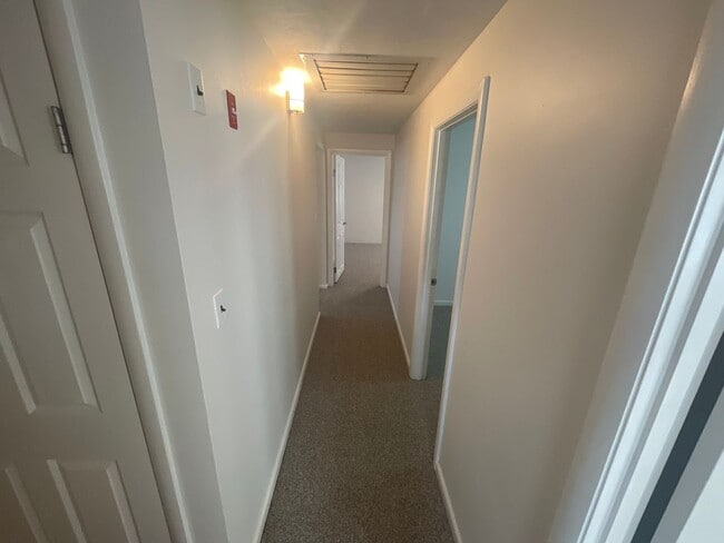Building Photo - Charming 3-Bedroom Home with Backyard & Of...