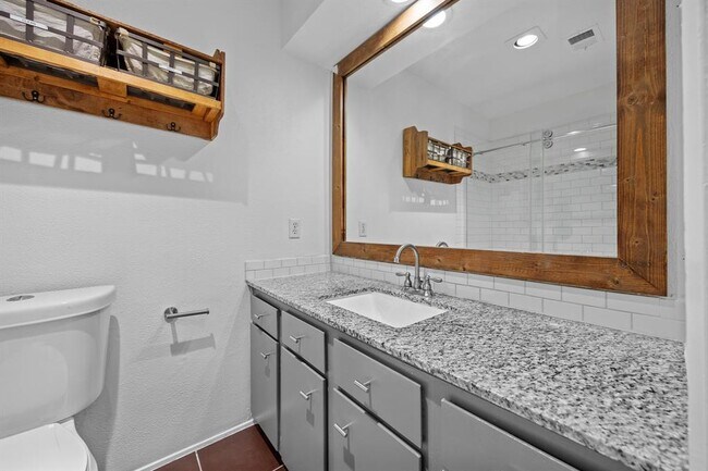 Building Photo - 802 Banister Ln