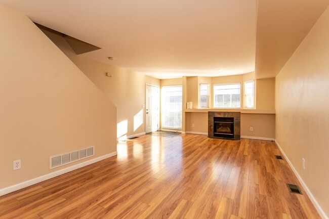 Building Photo - Charming 2-Bed, 2-Bath Townhome– Move-In R...