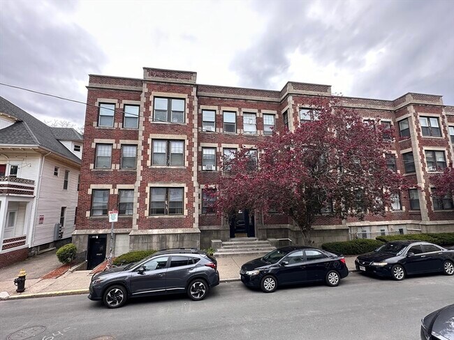 Building Photo - 40 Chester St