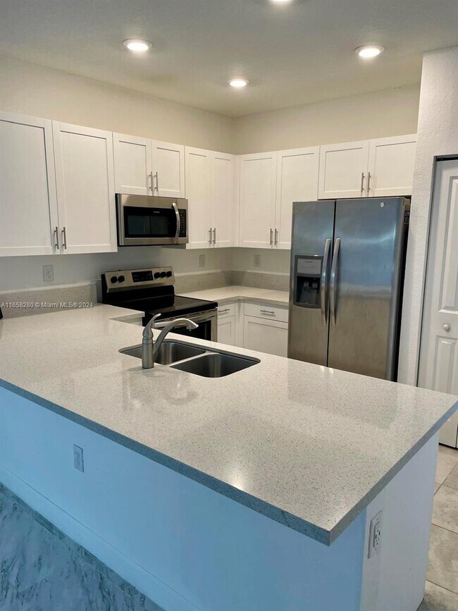 Building Photo - 3 bedroom in North Miami Beach FL 33179