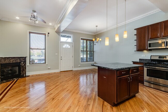 Building Photo - 4852 S Prairie Ave