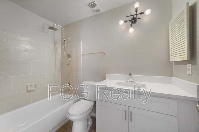 Building Photo - 6112 Westgate Dr