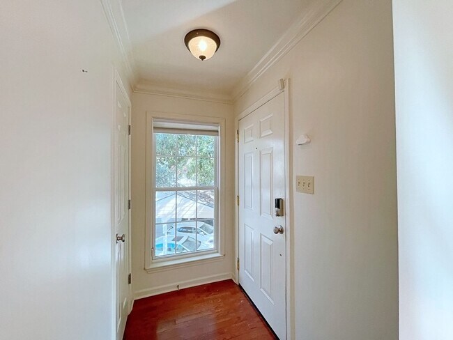 Building Photo - 3 Bedroom Condo Located off Jefferson Hwy ...