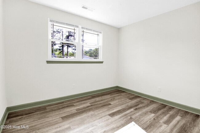 Building Photo - 103 Armstrong Dr