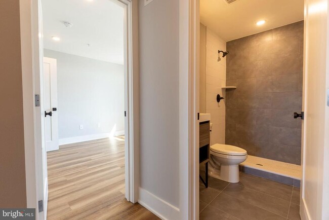 Building Photo - 3965 Lancaster Ave