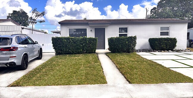 Building Photo - 721 N 68th Ter