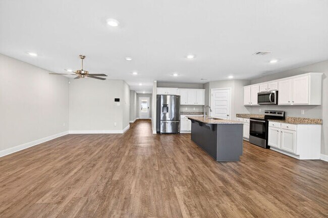 Building Photo - 6550 Eastland Cir