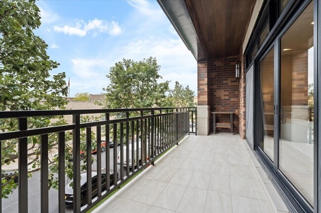 Building Photo - 3951 N Wayne Ave