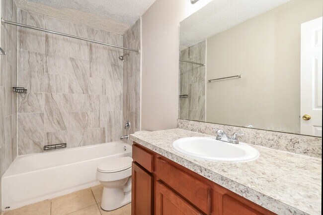 Building Photo - 1853 Alberta Ct N