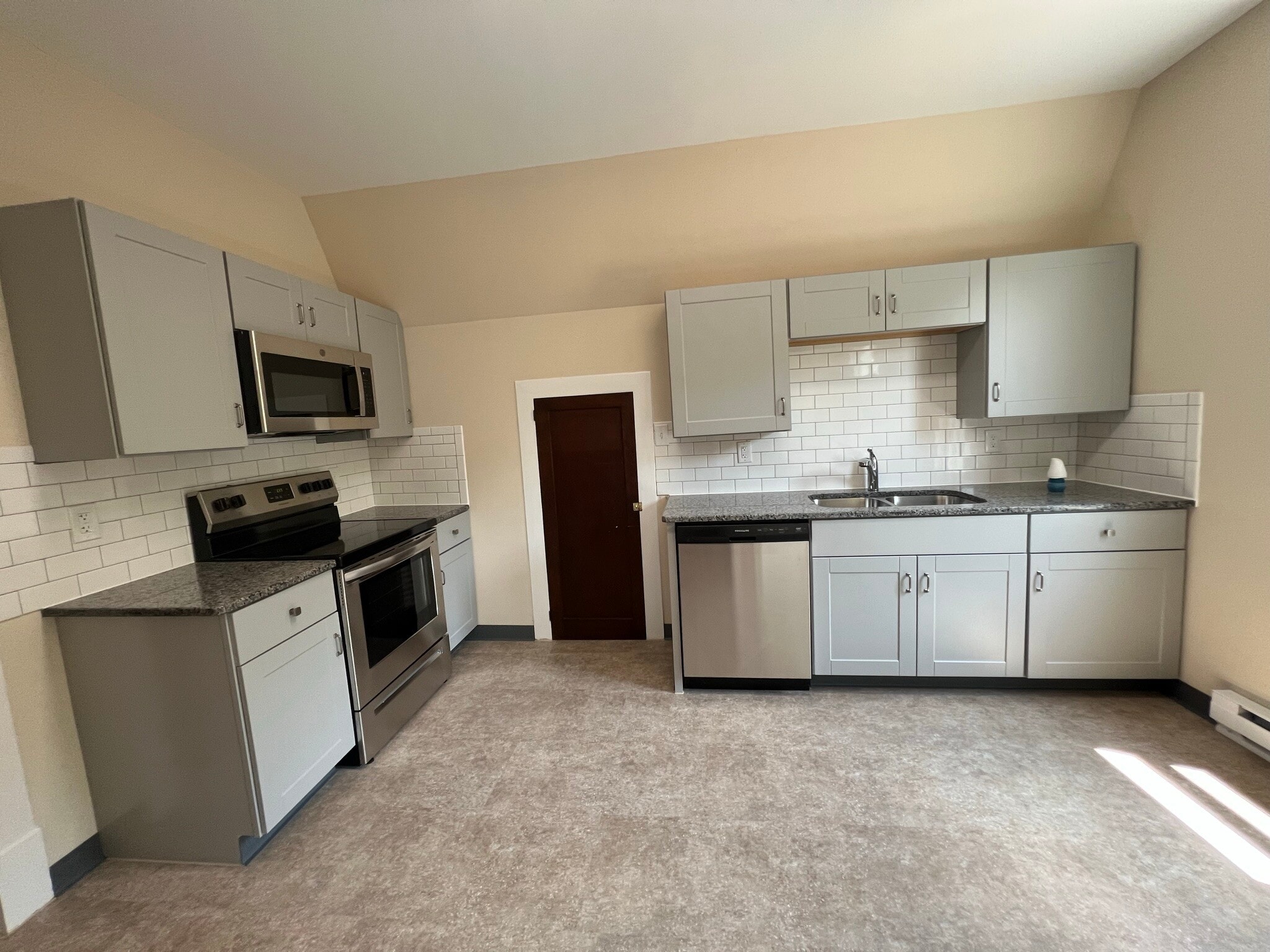 Kitchen - 3007 S Main St
