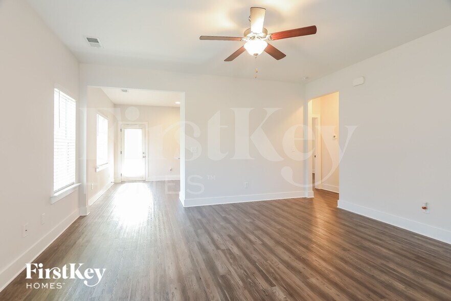 Building Photo - 1414 Woodridge Pl