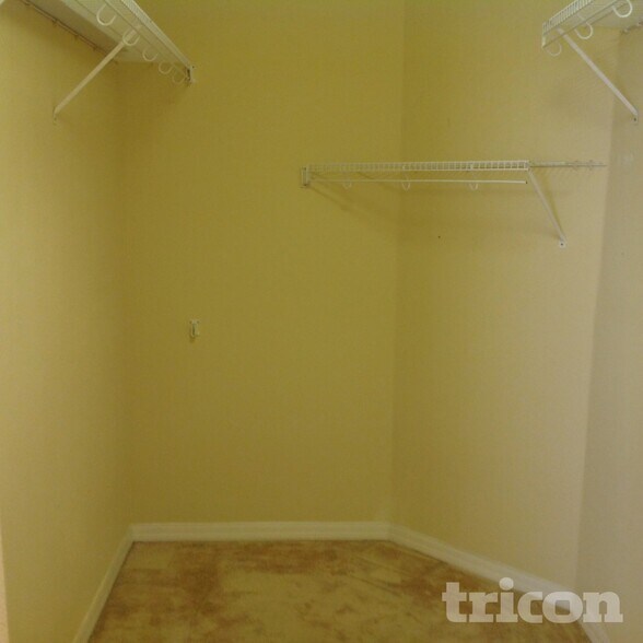 Building Photo - 13713 Ogakor Dr