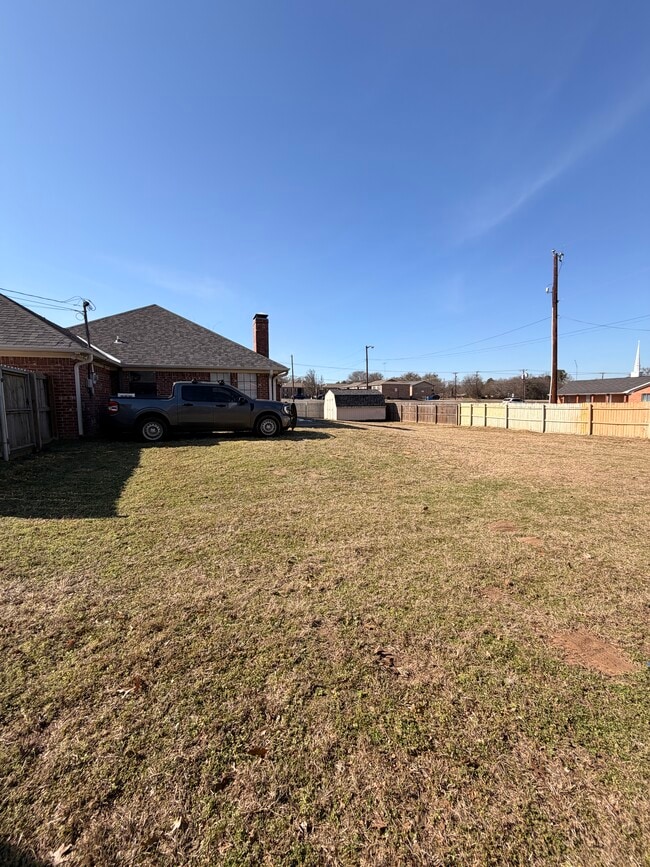 Building Photo - 111 Crestview St