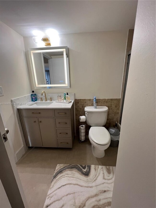 Building Photo - 2030 S Ocean Dr