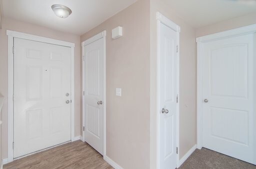 Building Photo - Remodeled 2 Bed 1 Bath! Close to freeway, ...