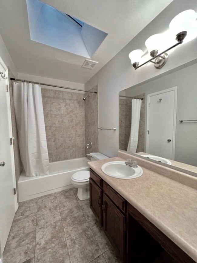 Building Photo - 3 Bedroom 1.5 Bath Home in Briargate with ...